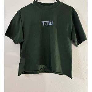 SHAKA WEAR STREETWEAR ESSENTIALS Green T-Shirt Graphic Print Size S